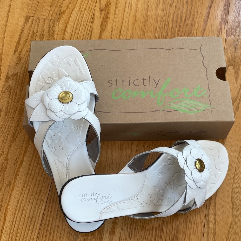 White Floral Slide Sandals with Gold Accent. The soft soles make your feet comf - Picture 6 of 7